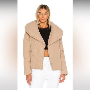 Lovers & Friends Puffer Jacket in Camel 🤌🏽 XS, Brand New with tags. Adorable!